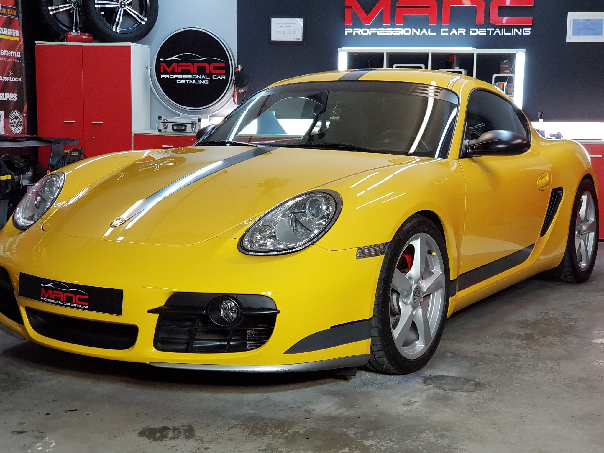 Žuti Porsche nakon profesionalnog detailinga