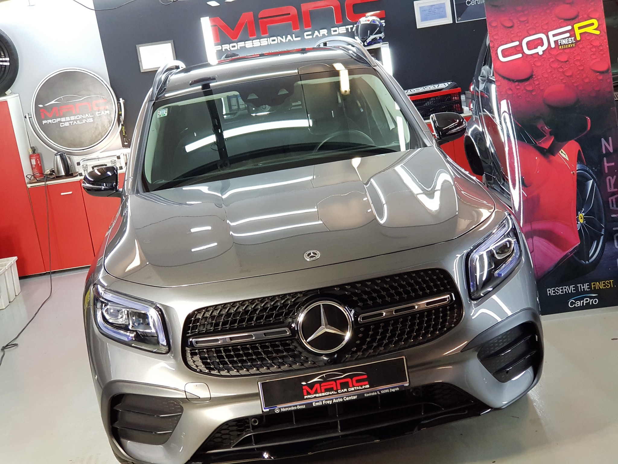 Srebrni Mercedes u MANC studiju